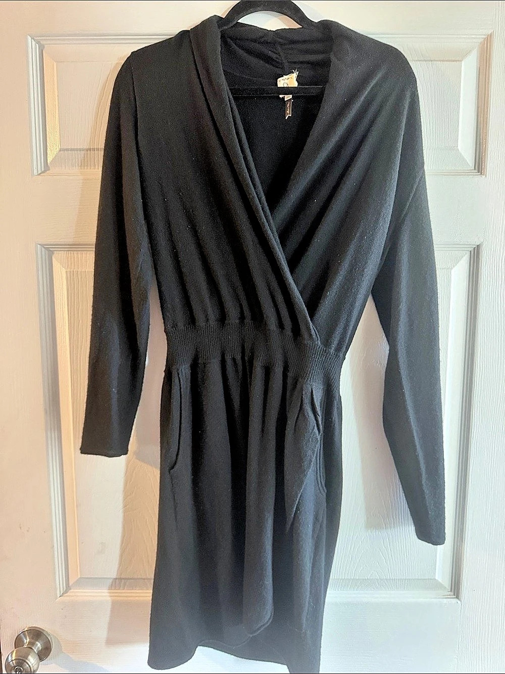 QI Cashmere Midi Dress in Black Size Medium